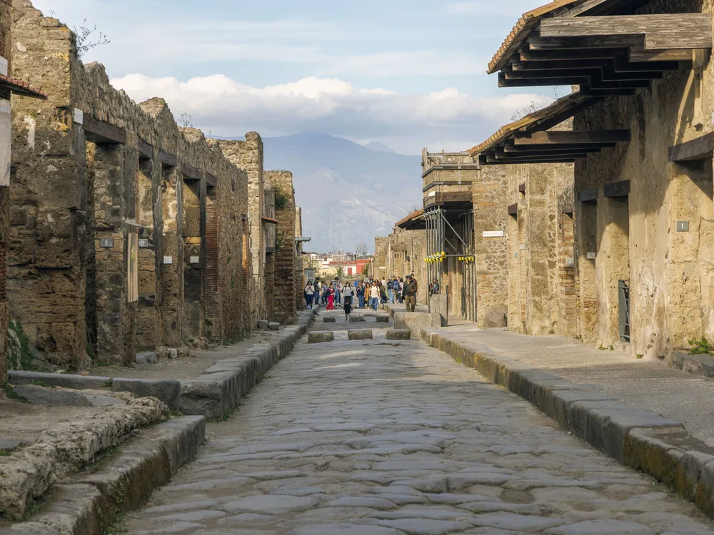 Pompeii Via dell'abbondanza